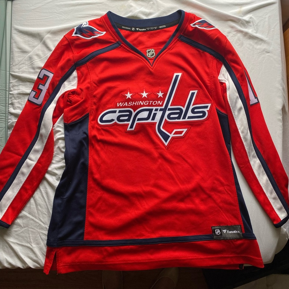 Women’s Medium (M) Washington Capitals Jersey - 13 Jakub Vrana